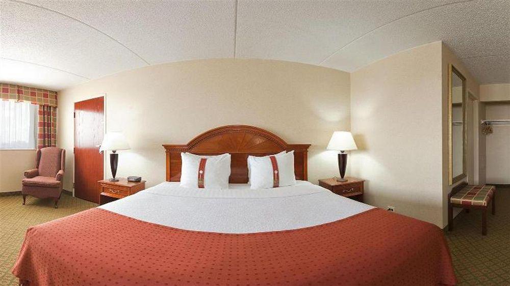 Delta Hotels By Marriott Muskegon Convention Center Bagian luar foto