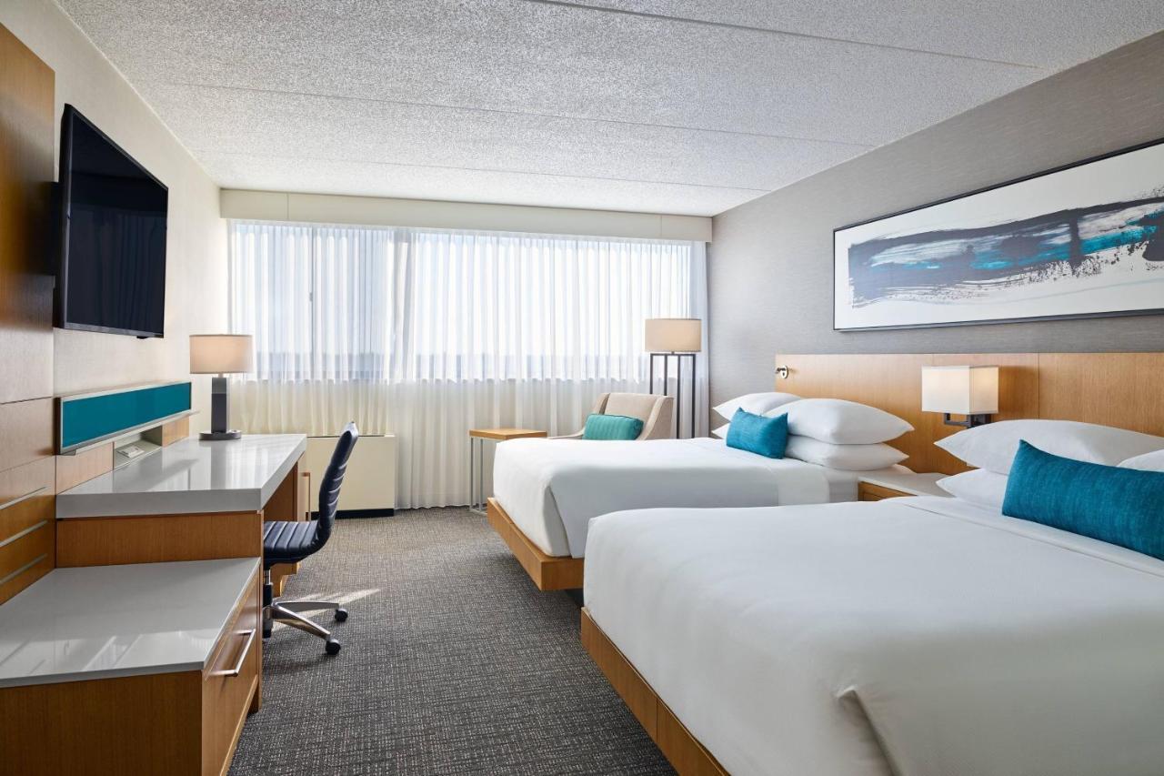 Delta Hotels By Marriott Muskegon Convention Center Bagian luar foto