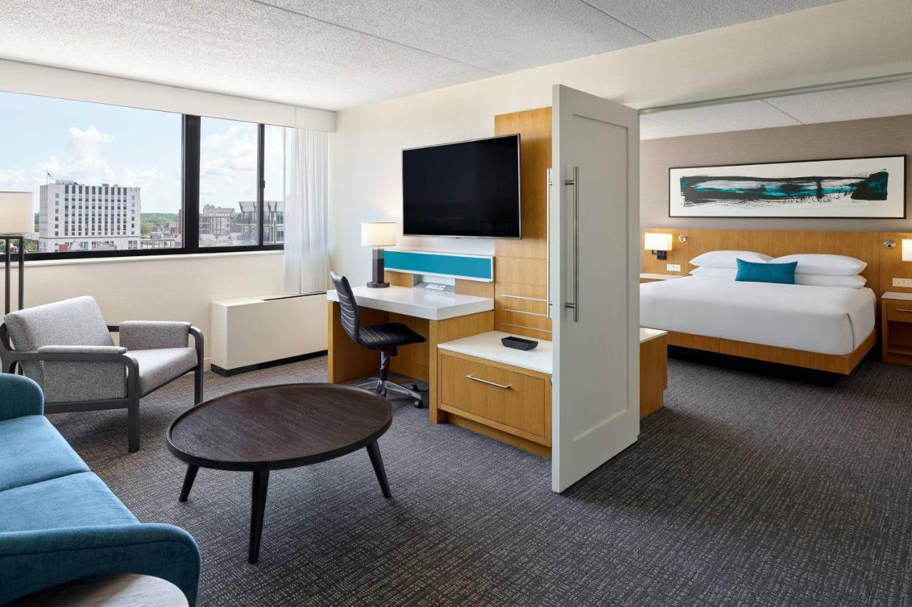 Delta Hotels By Marriott Muskegon Convention Center Bagian luar foto