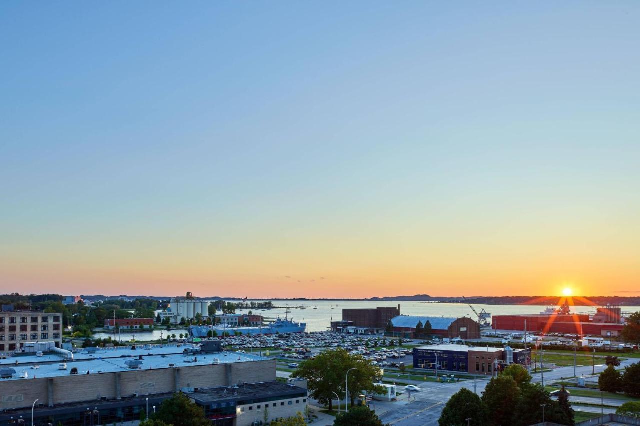 Delta Hotels By Marriott Muskegon Convention Center Bagian luar foto