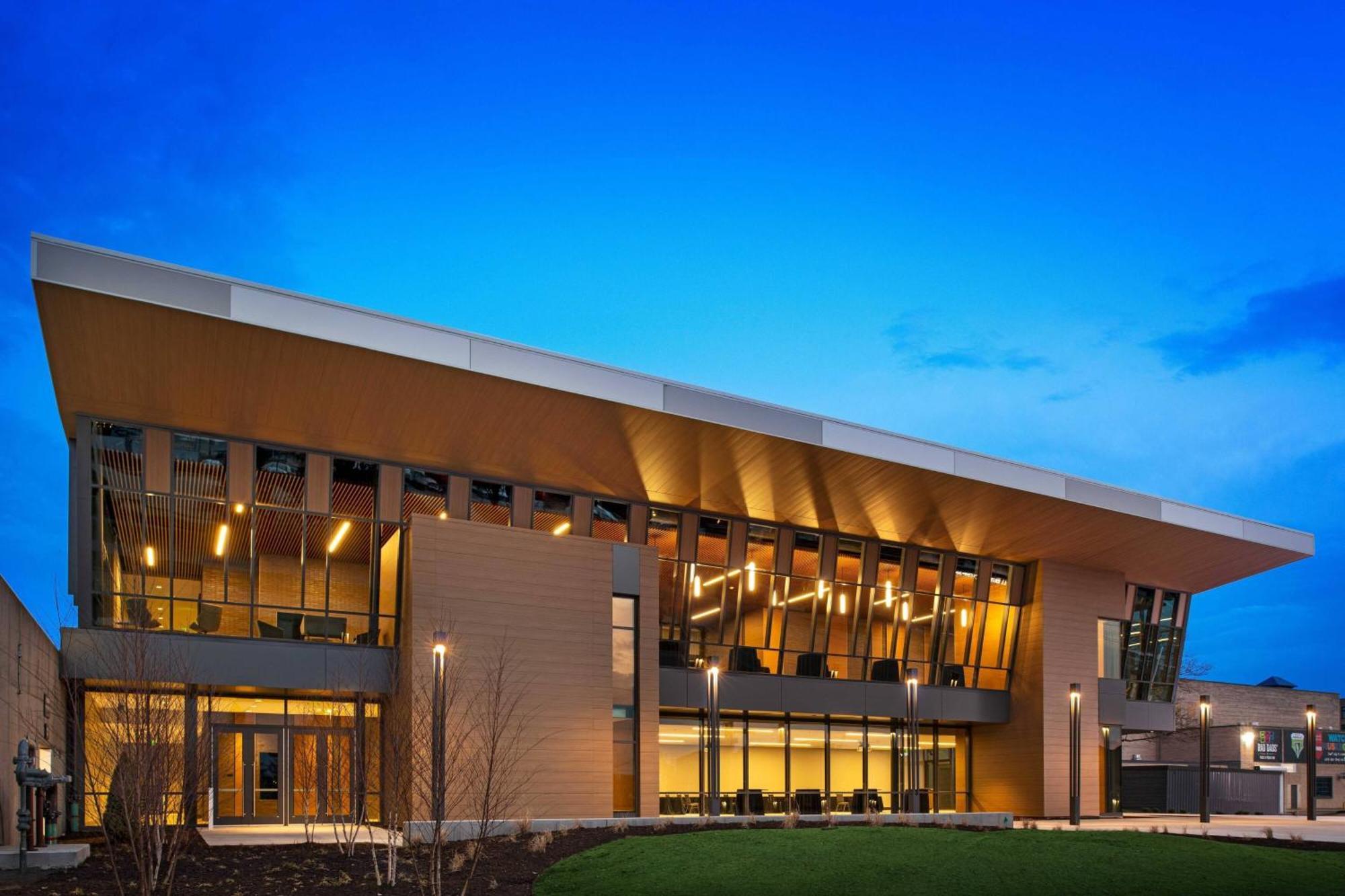 Delta Hotels By Marriott Muskegon Convention Center Bagian luar foto