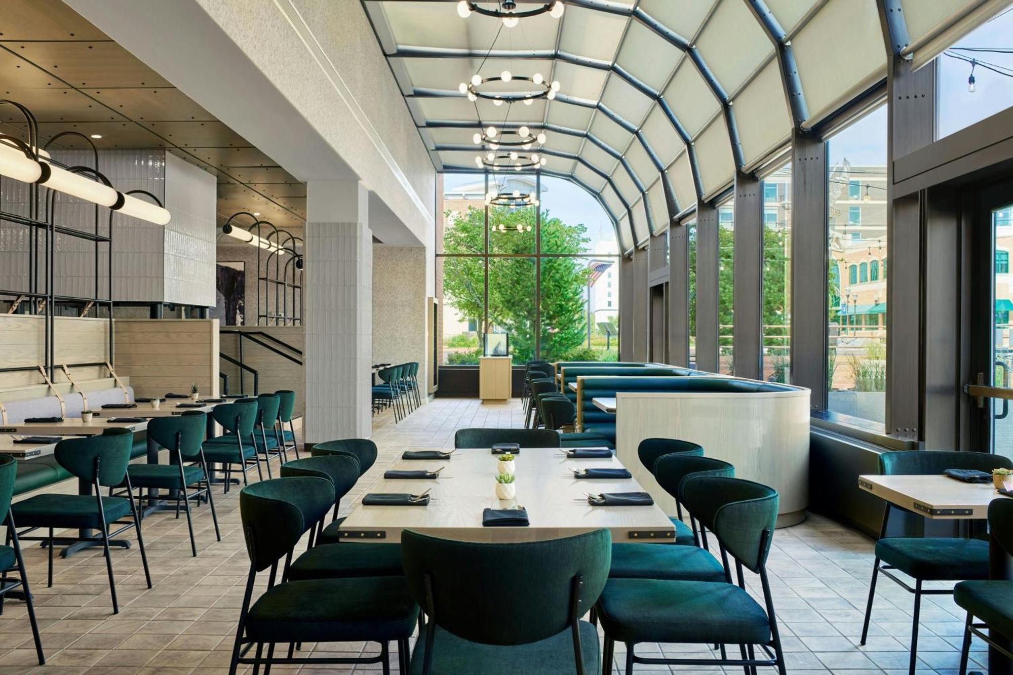 Delta Hotels By Marriott Muskegon Convention Center Bagian luar foto