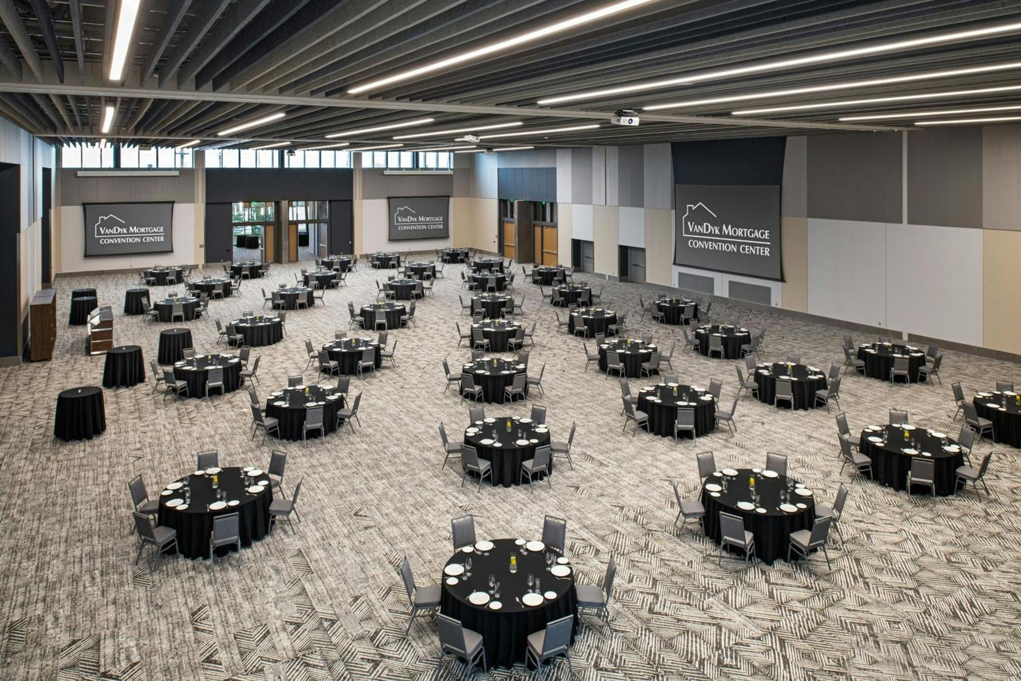 Delta Hotels By Marriott Muskegon Convention Center Bagian luar foto