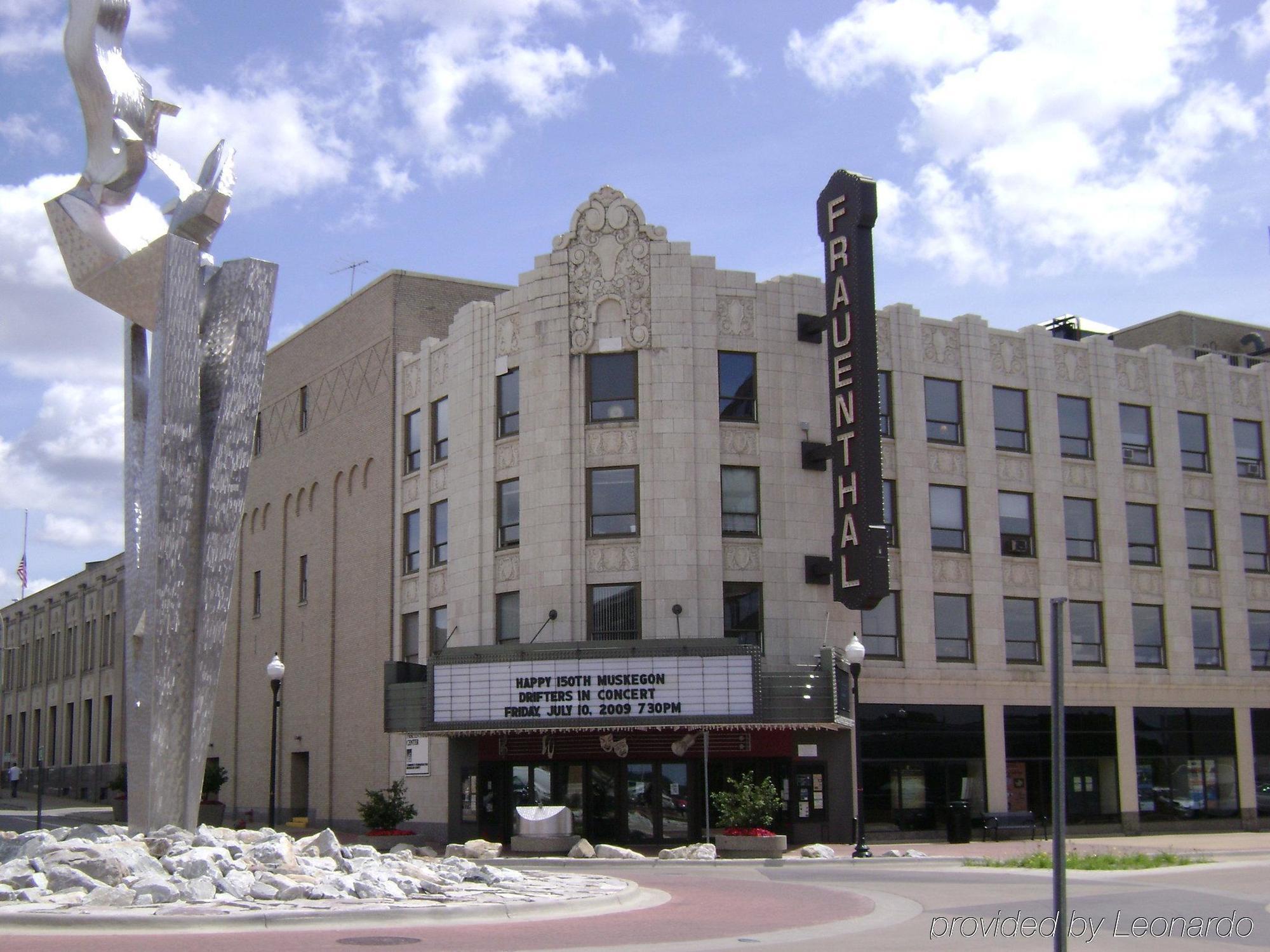 Delta Hotels By Marriott Muskegon Convention Center Bagian luar foto
