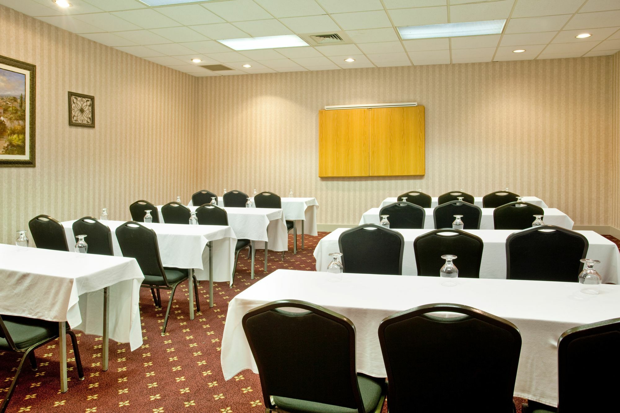 Delta Hotels By Marriott Muskegon Convention Center Bagian luar foto